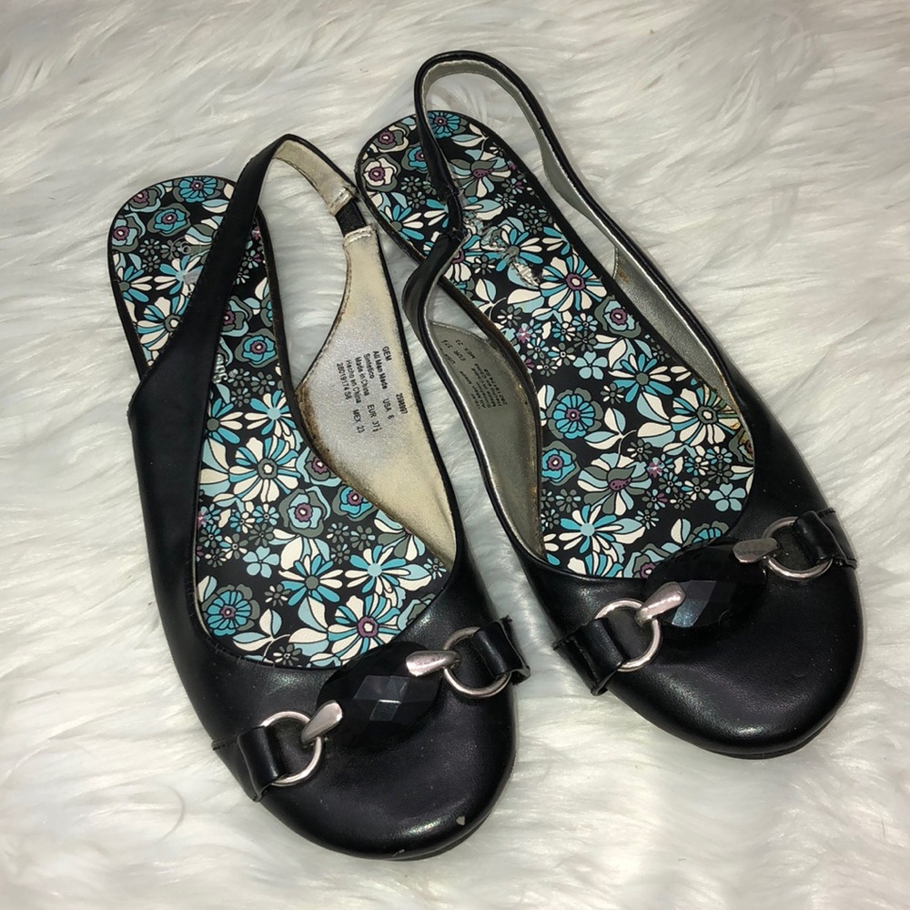Flats - Black w/ black Gem on Toe - Size 6